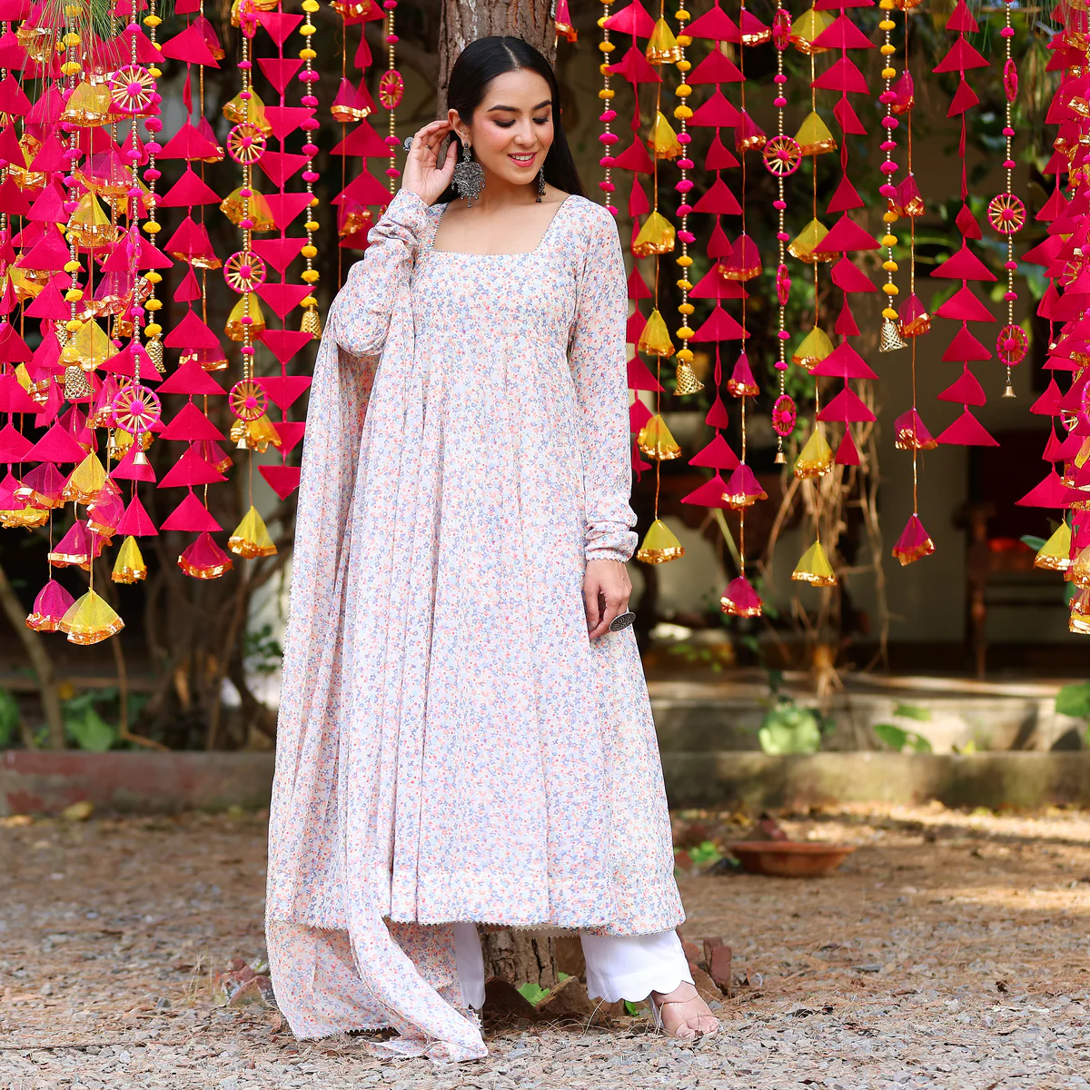 Kunti Sufaid Georgette Set - Image 3