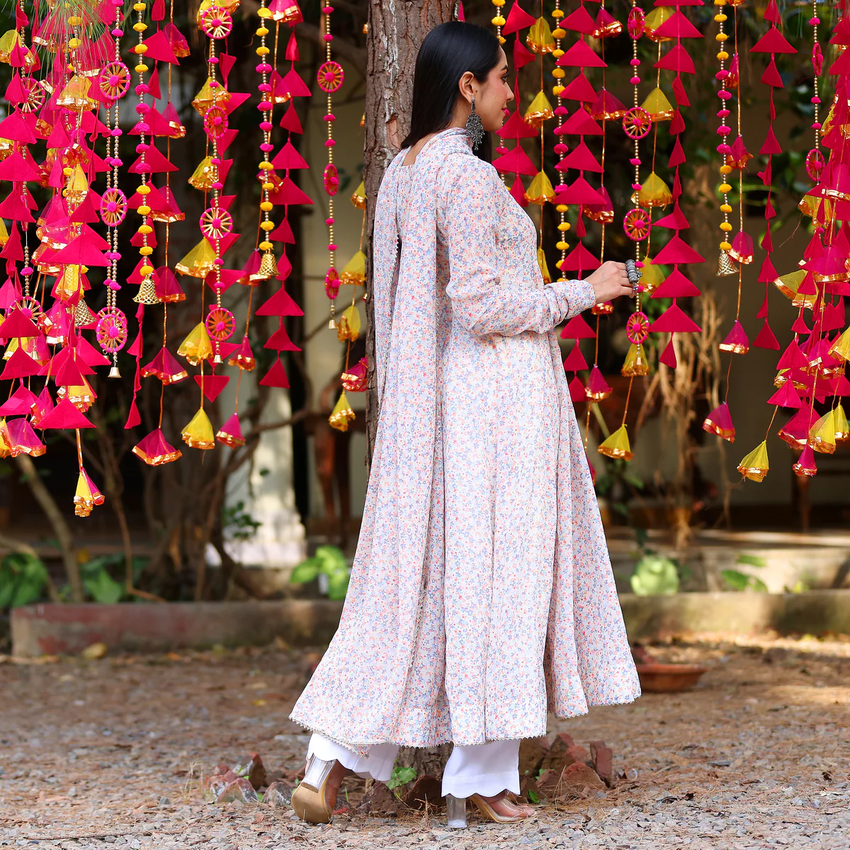 Kunti Sufaid Georgette Set - Image 4