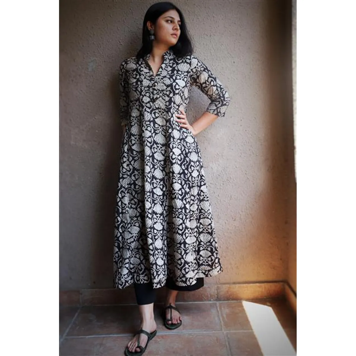 Black  Mughal  Kalamkari Long Kurta - Image 4