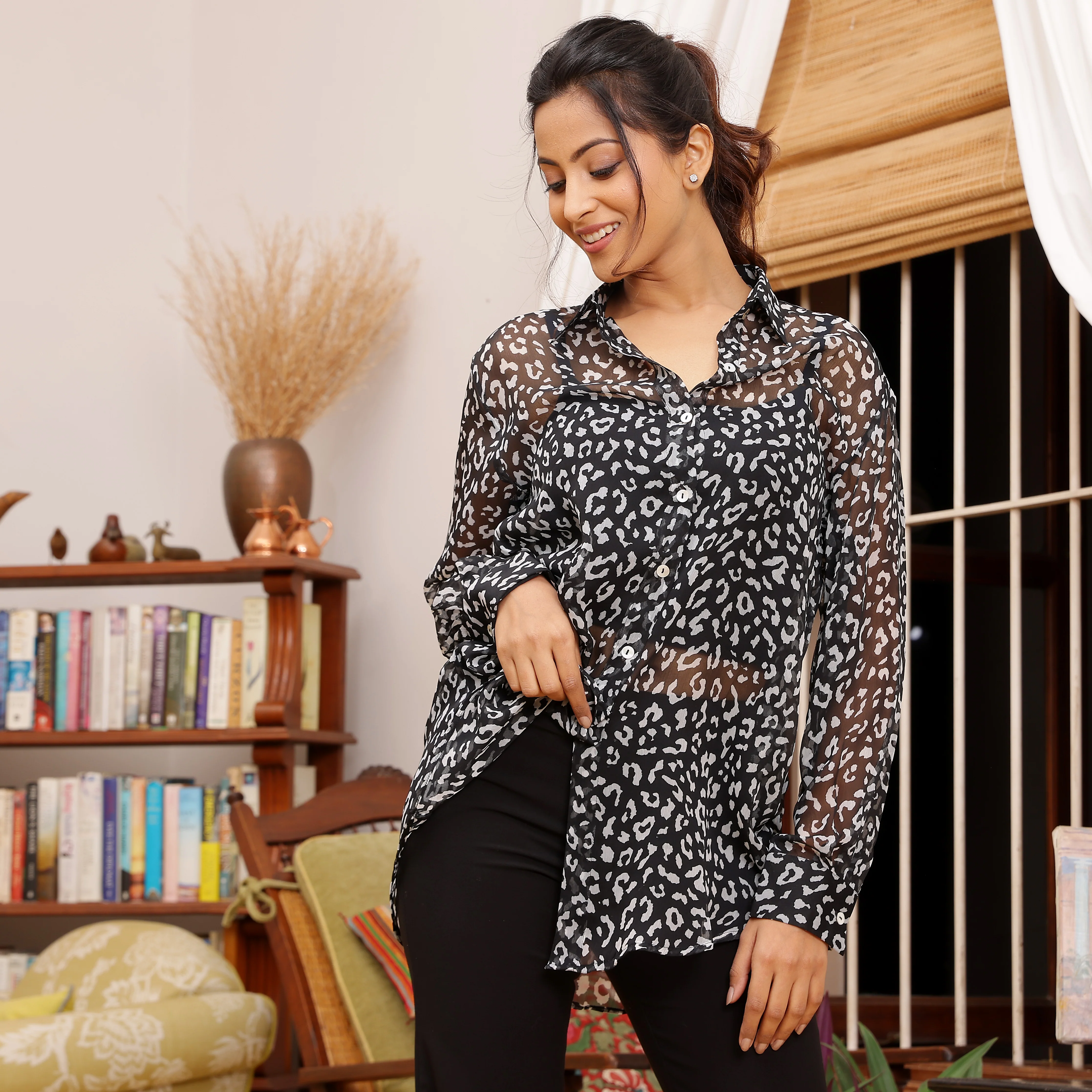 Viola Black Shirt - Image 4