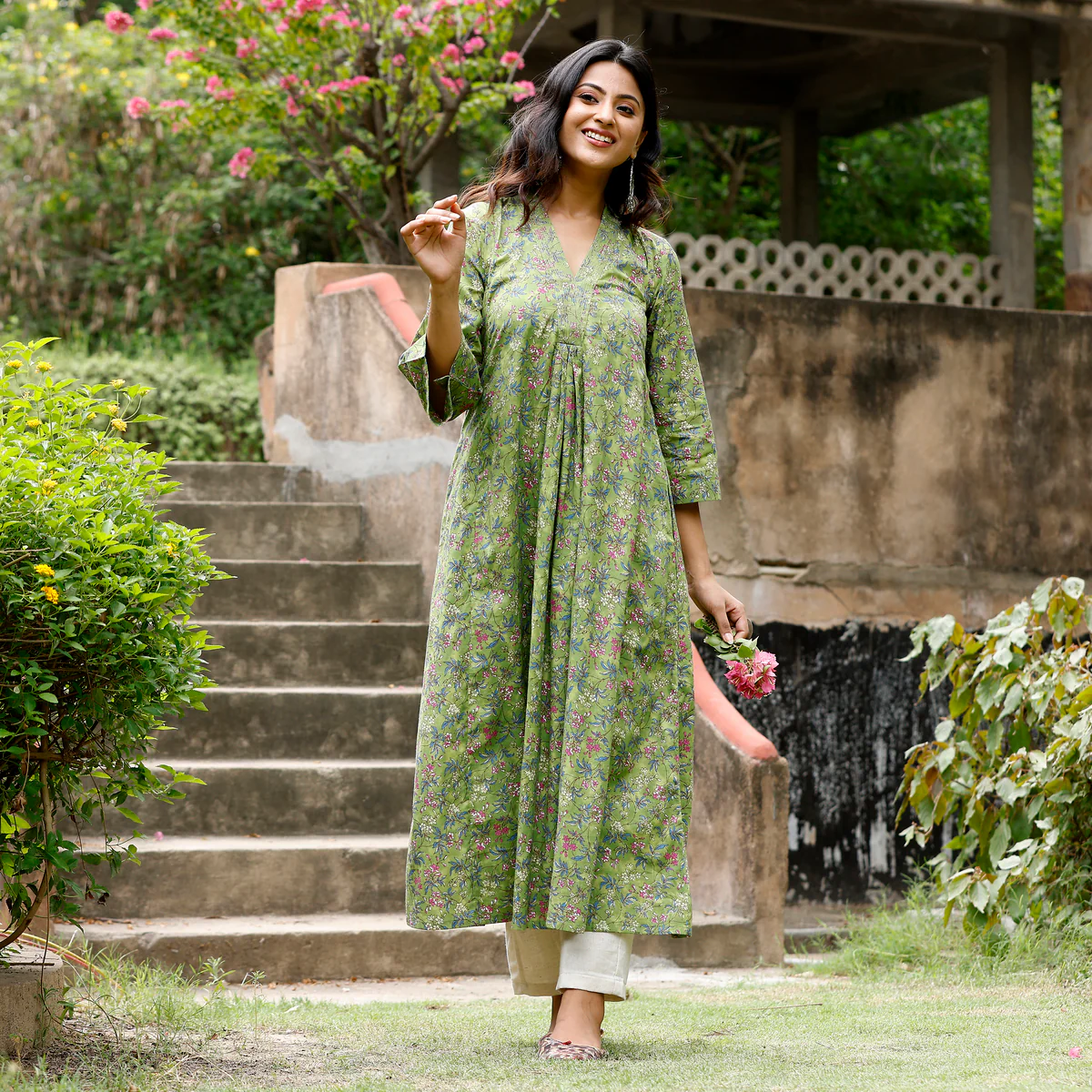 Green Floral Cotton Kurta - Image 3