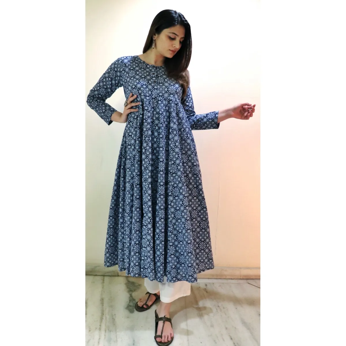 Kanira Ajrakh Kameez - Image 4