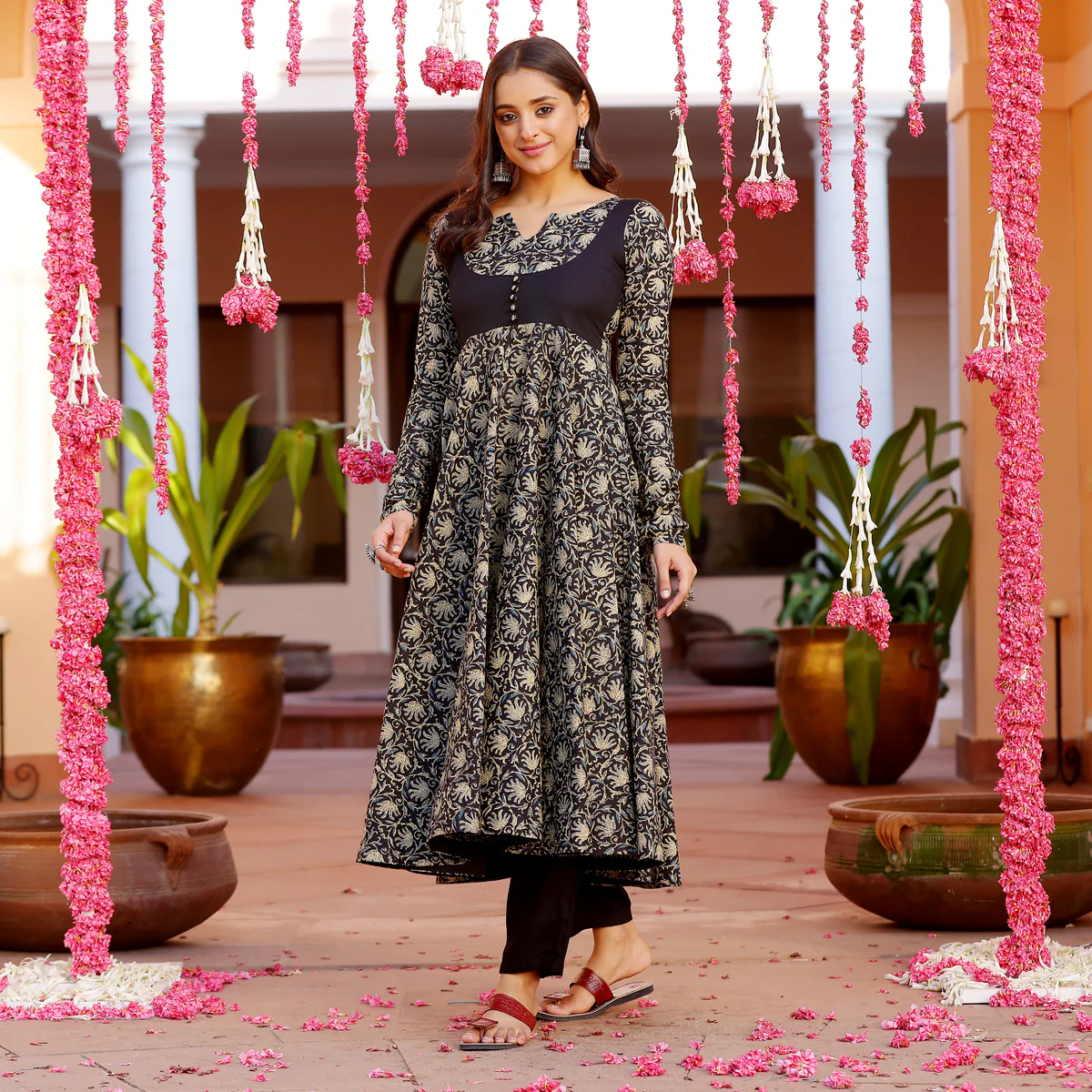 Kavani  black kameez - Image 5