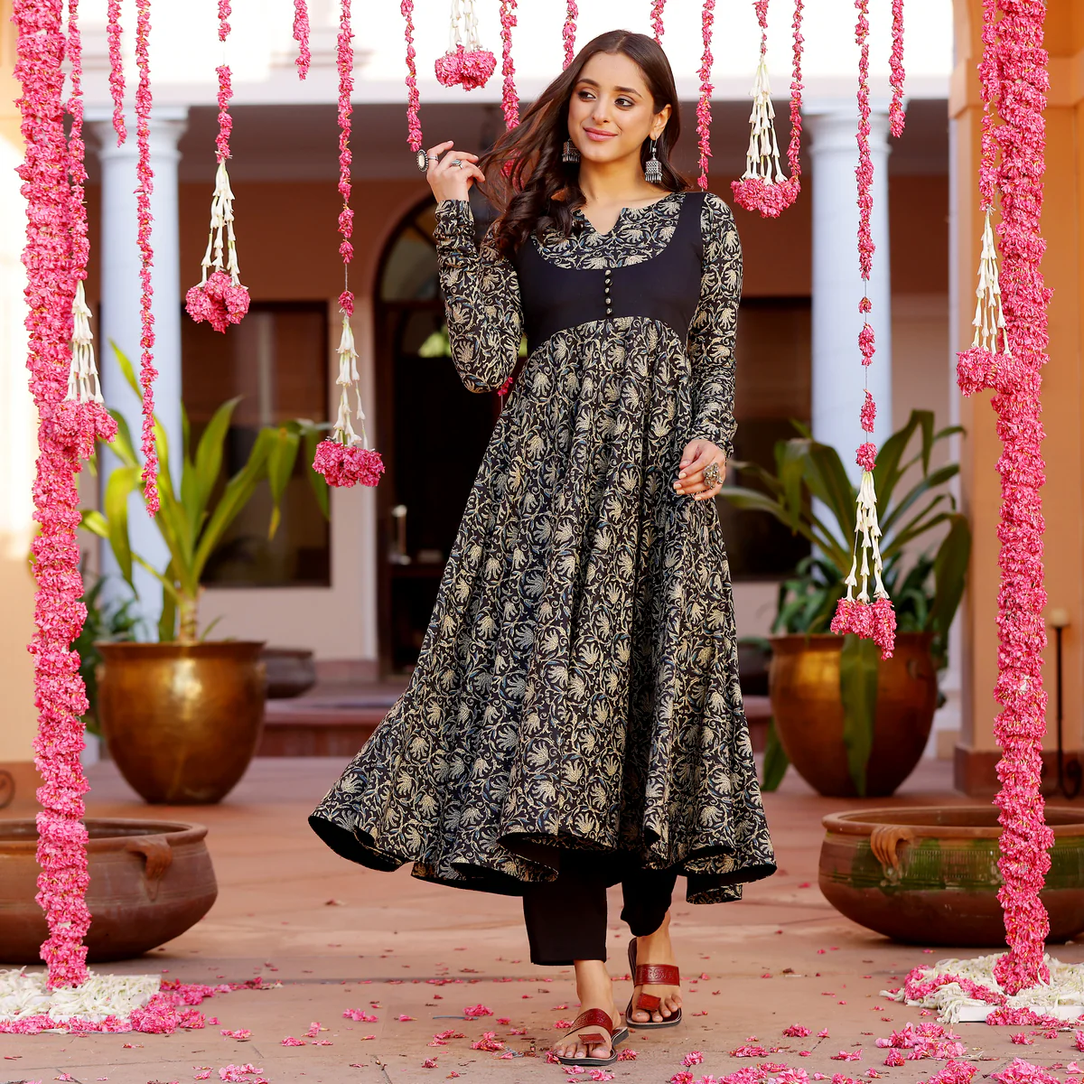 Kavani  black kameez - Image 6