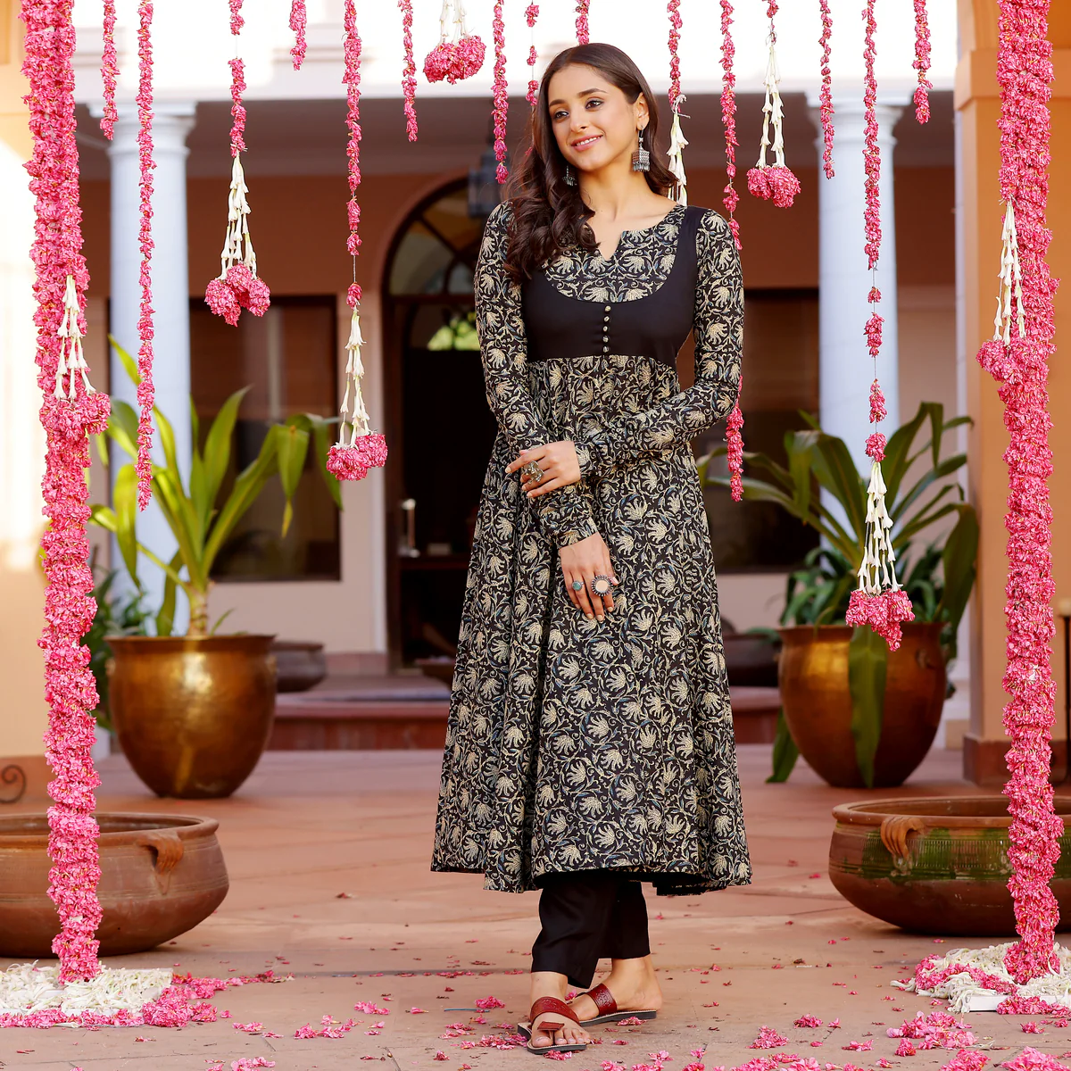 Kavani  black kameez - Image 7