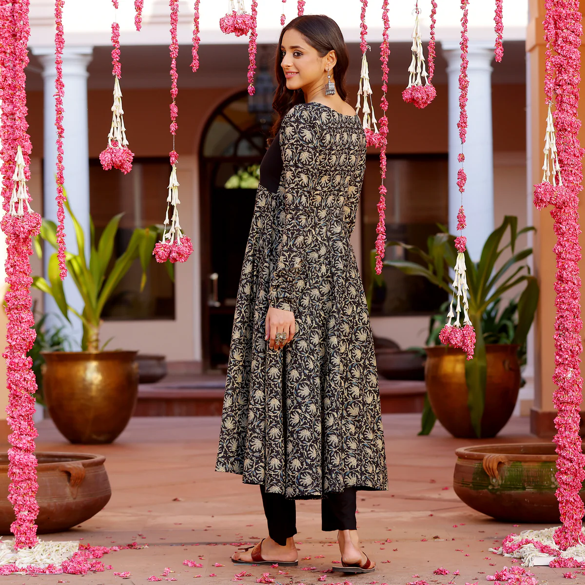 Kavani  black kameez - Image 8