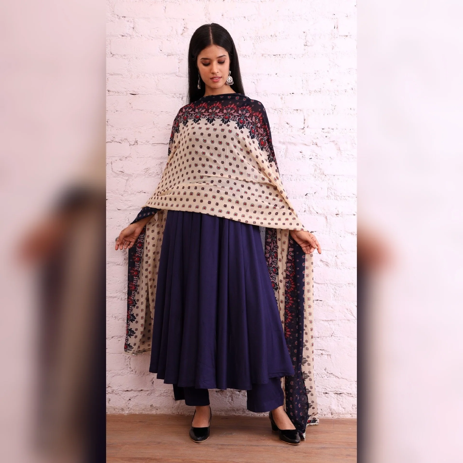 Naina Gher set - Image 2