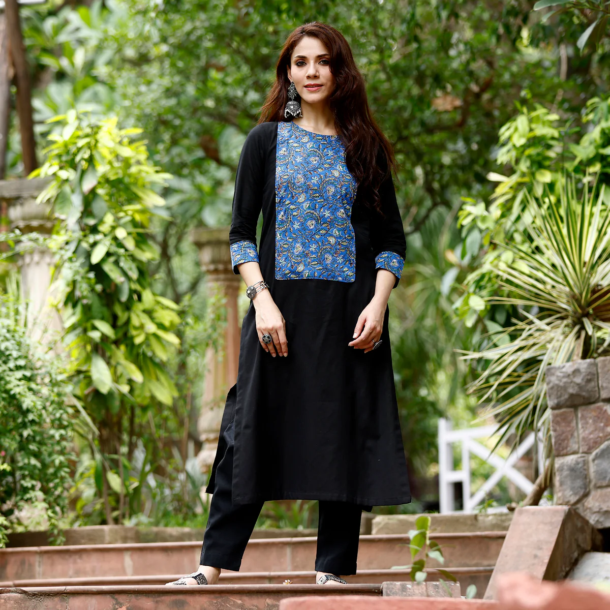 Rida Black Handloom Set - Image 4