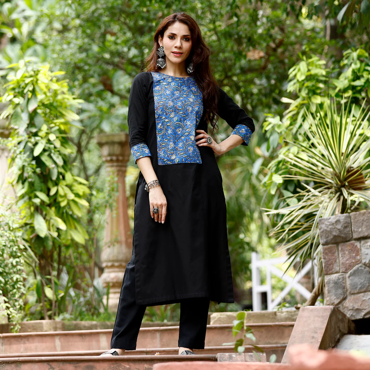Rida Black Handloom Set - Image 7