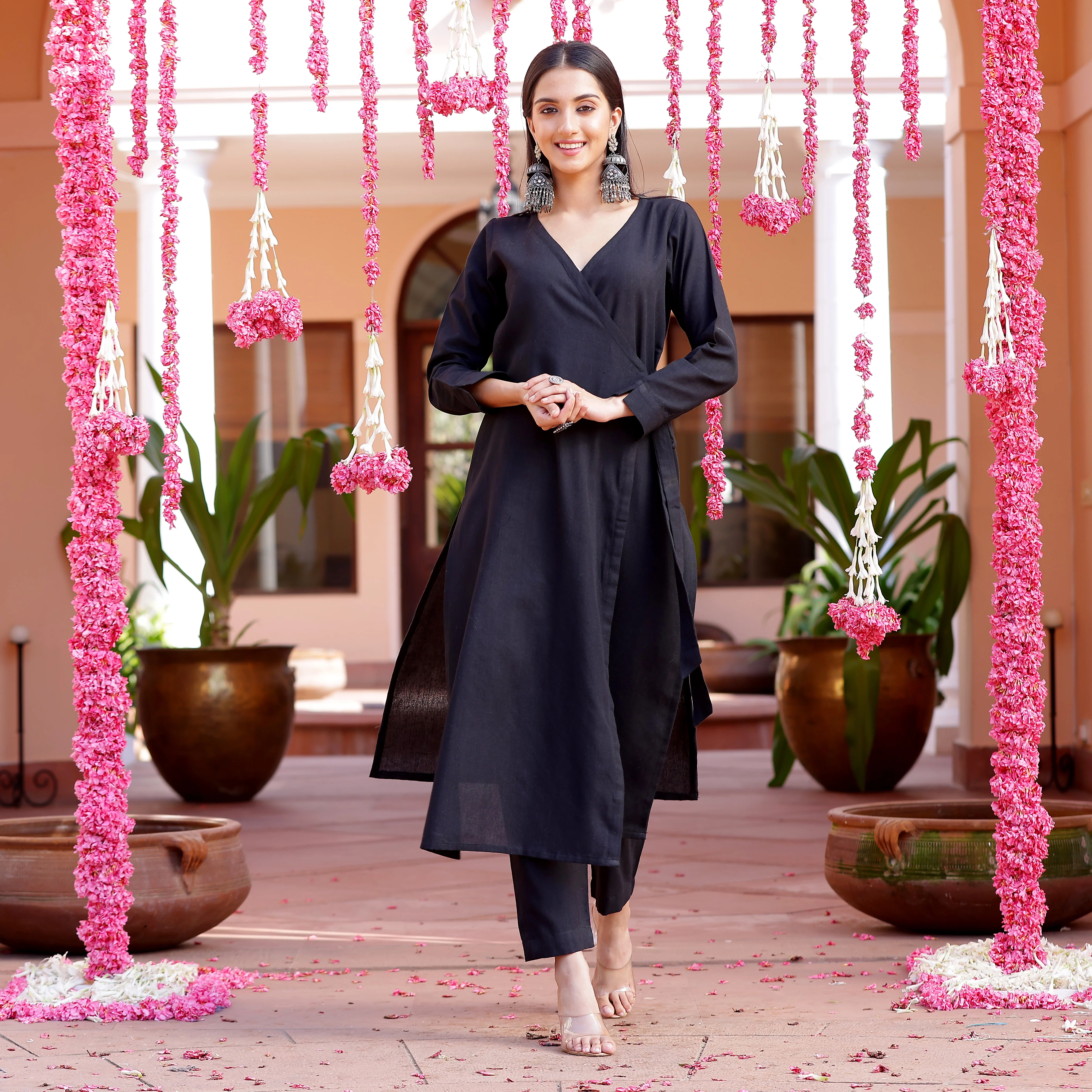 Shobhti Black Handloom set - Image 3
