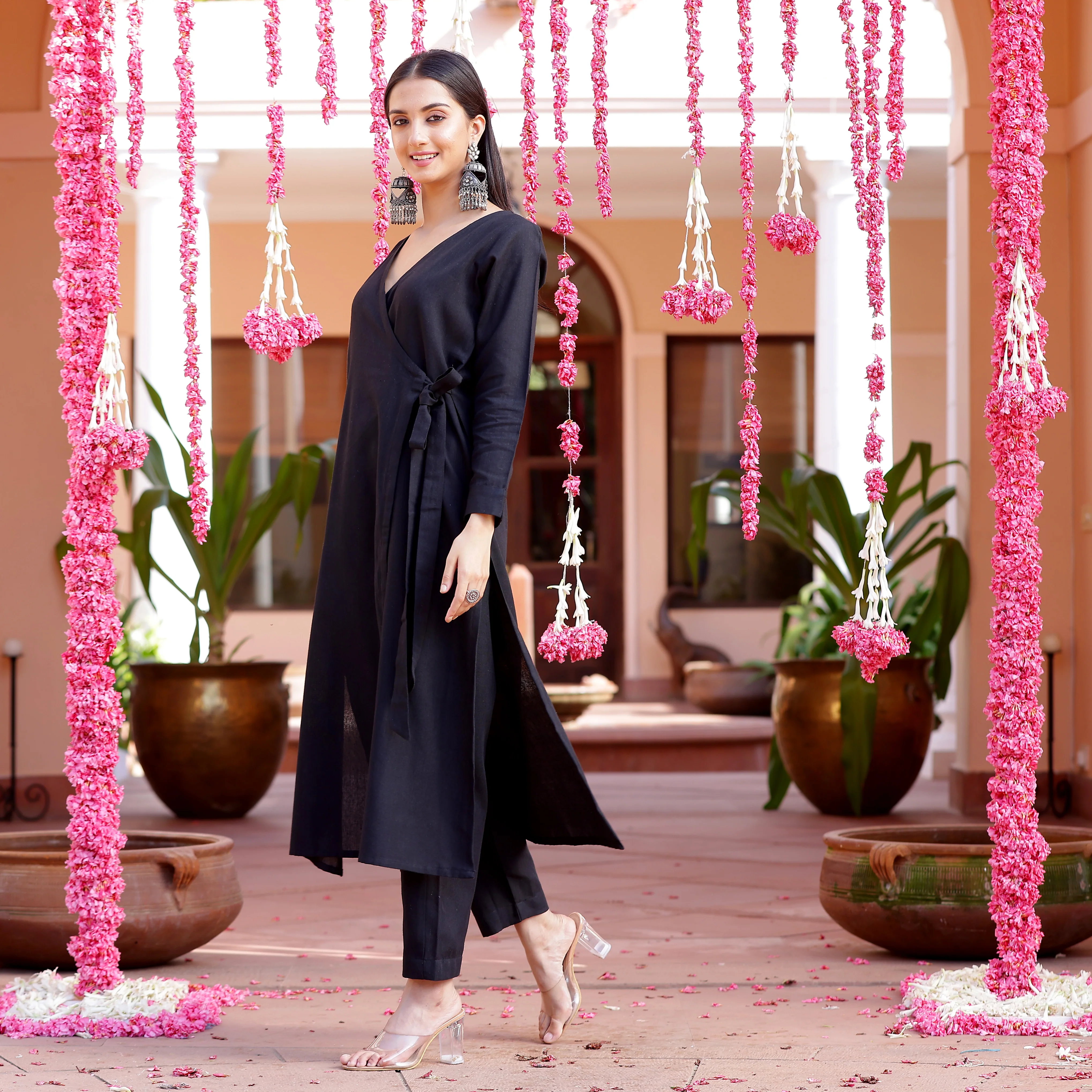 Shobhti Black Handloom set - Image 6