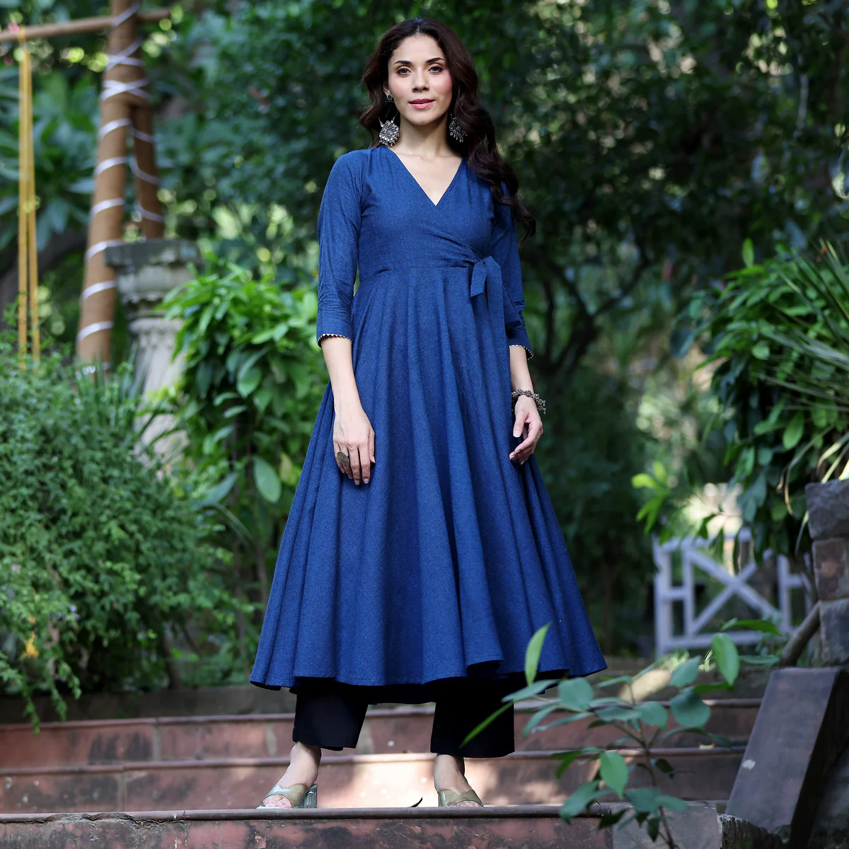 Trusha Dark Ink Blue Handloom Kurta - Image 2